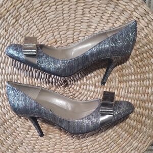 Proxy two toned textured silver heels, size 8.5 Bow Silver Black Sparkle